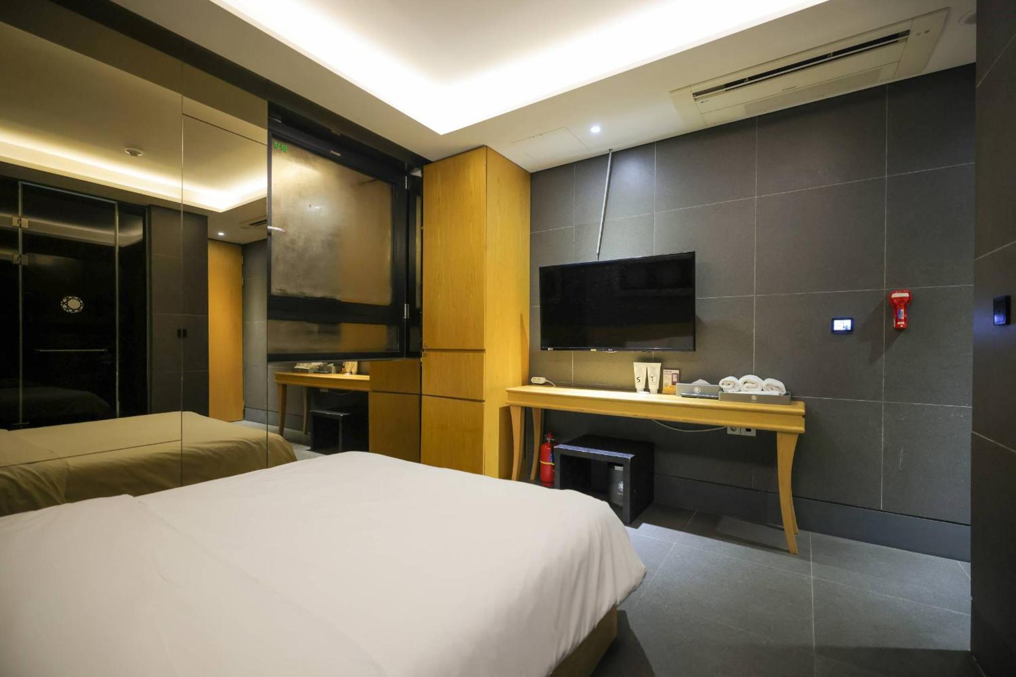 From H Sota Gundae Hotel